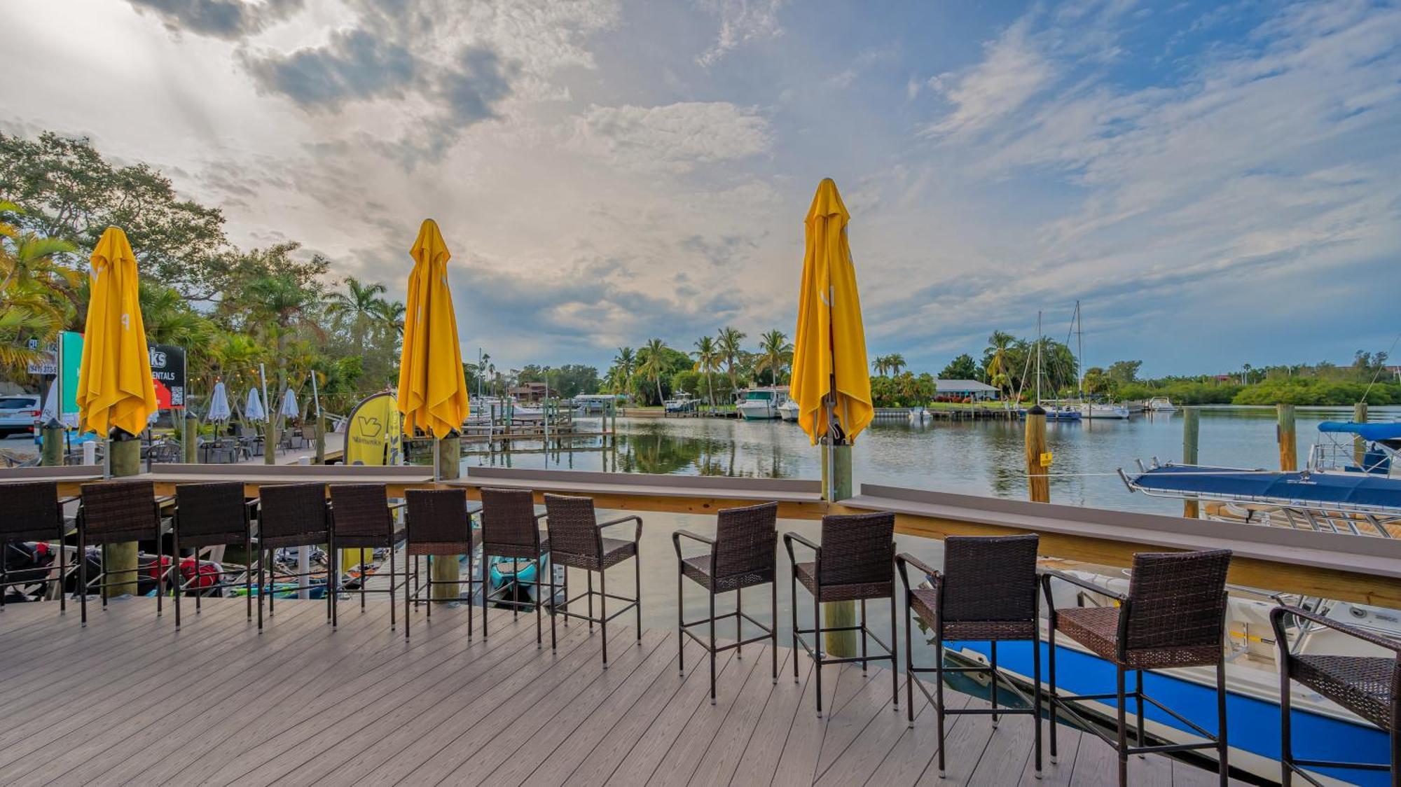 All-New Waterfront With Balcony,Pool,Tiki Bar,Gym Sarasota Exterior photo