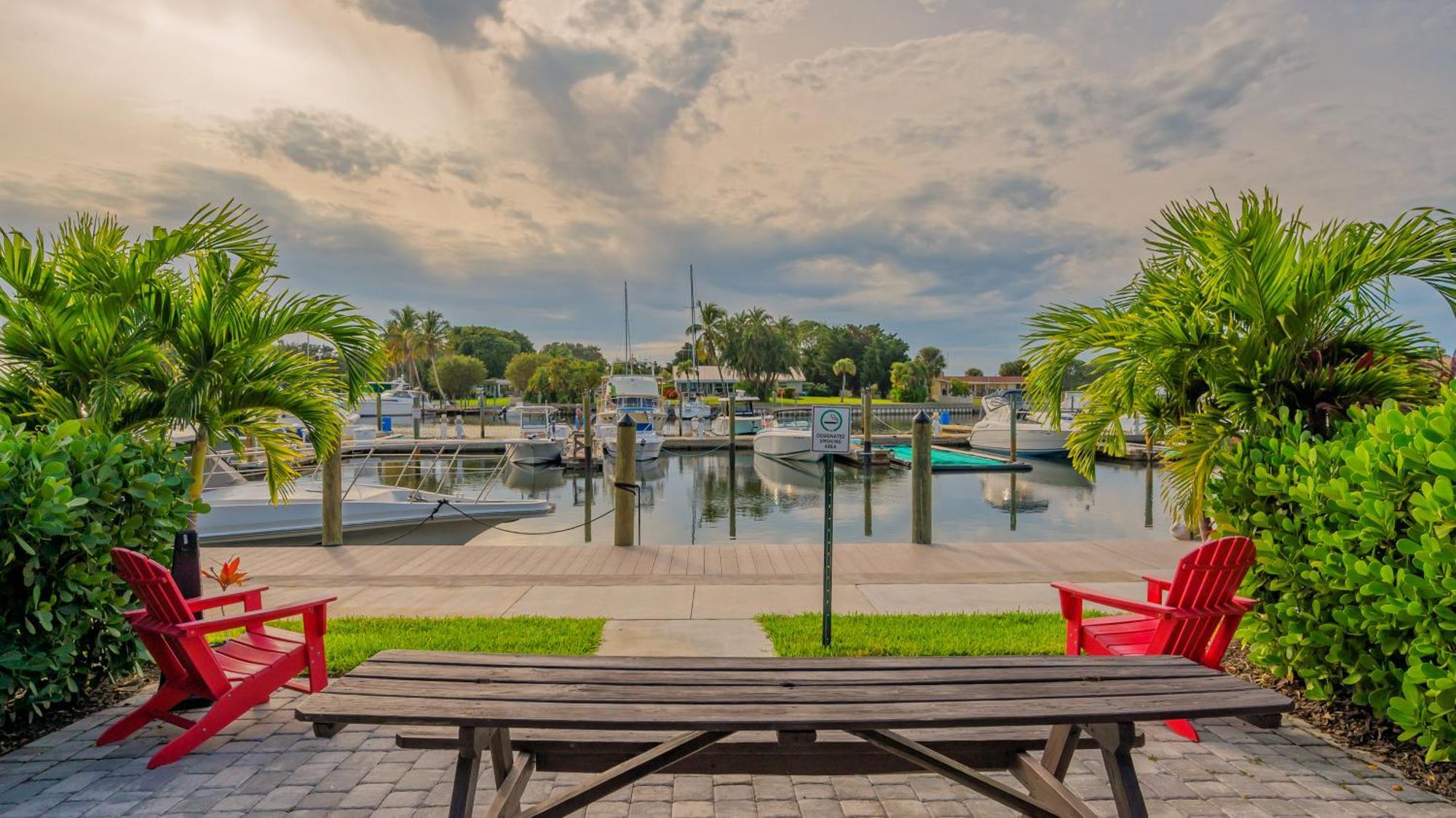 All-New Waterfront With Balcony,Pool,Tiki Bar,Gym Sarasota Exterior photo