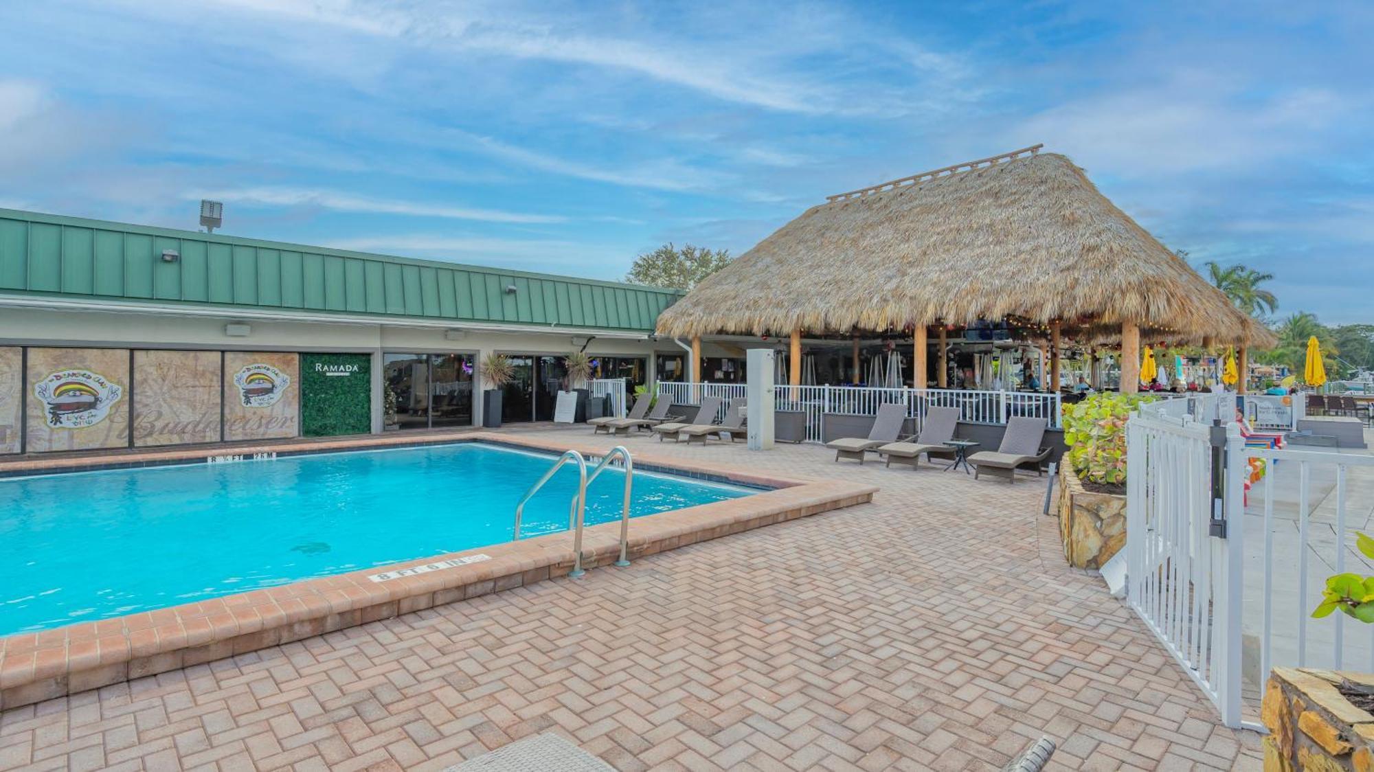 All-New Waterfront With Balcony,Pool,Tiki Bar,Gym Sarasota Exterior photo