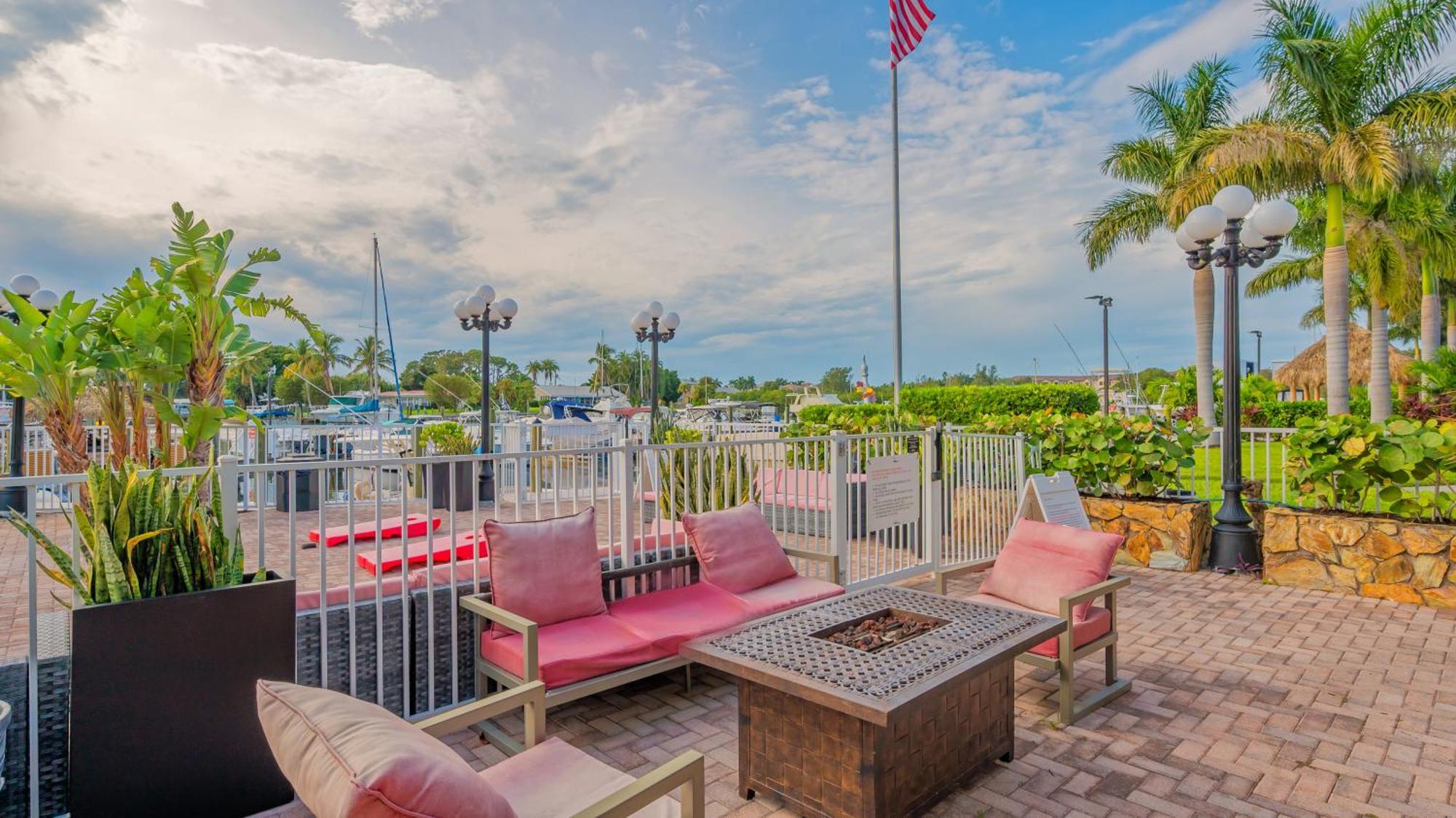 All-New Waterfront With Balcony,Pool,Tiki Bar,Gym Sarasota Exterior photo