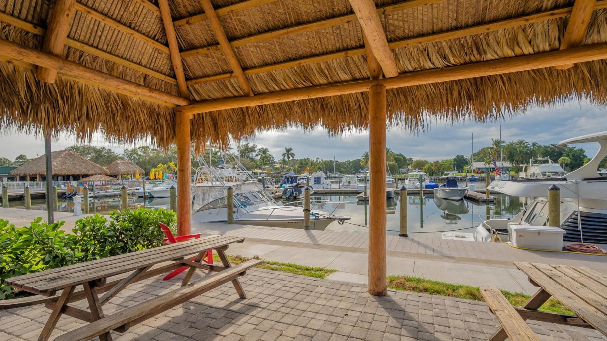 All-New Waterfront With Balcony,Pool,Tiki Bar,Gym Sarasota Exterior photo
