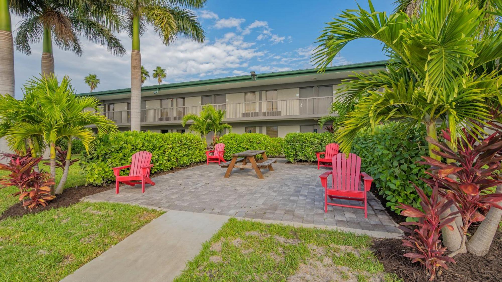 All-New Waterfront With Balcony,Pool,Tiki Bar,Gym Sarasota Exterior photo