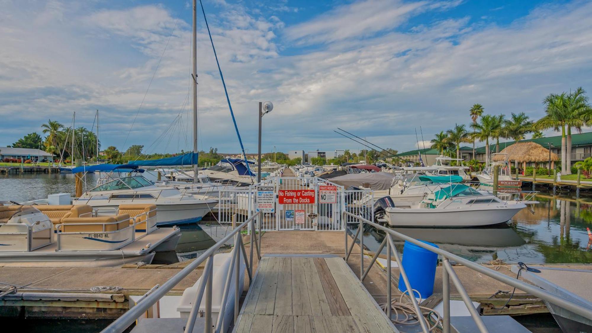 All-New Waterfront With Balcony,Pool,Tiki Bar,Gym Sarasota Exterior photo