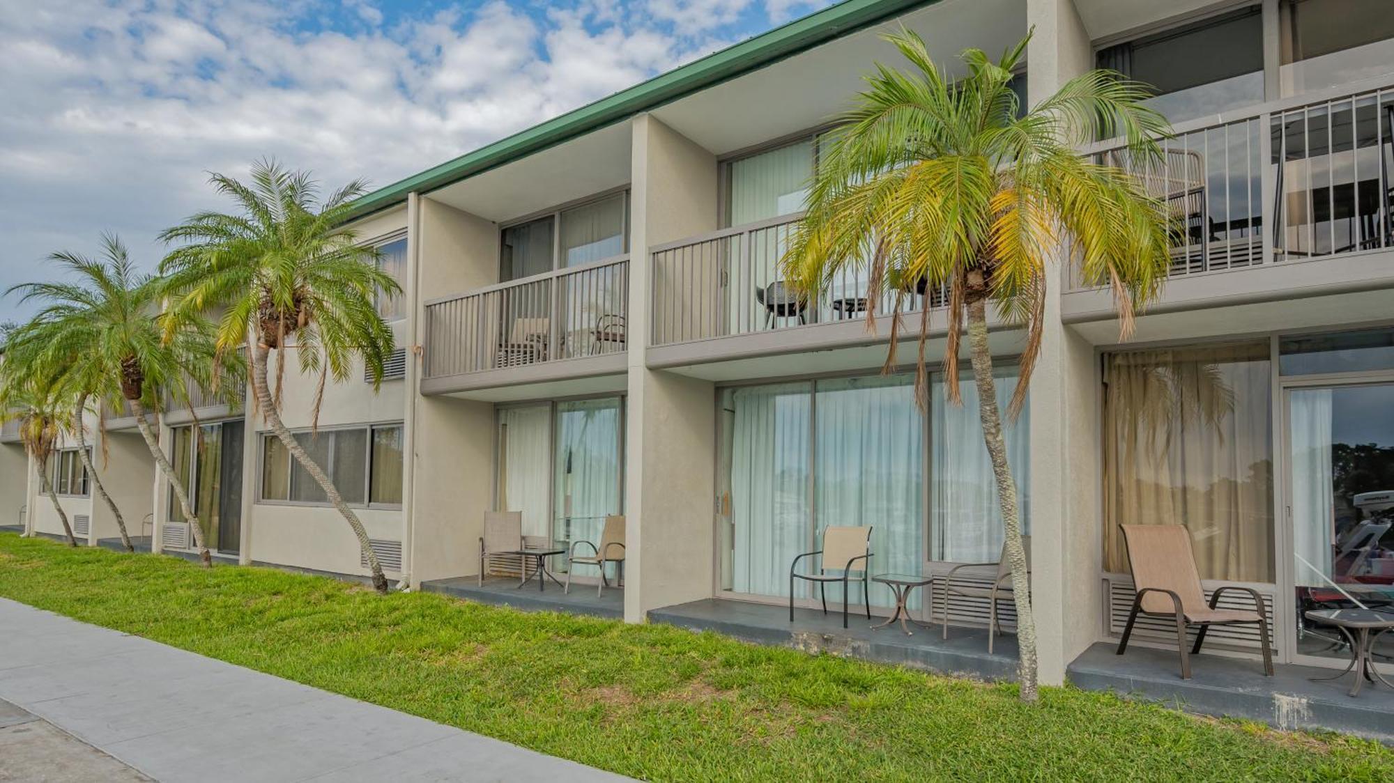 All-New Waterfront With Balcony,Pool,Tiki Bar,Gym Sarasota Exterior photo