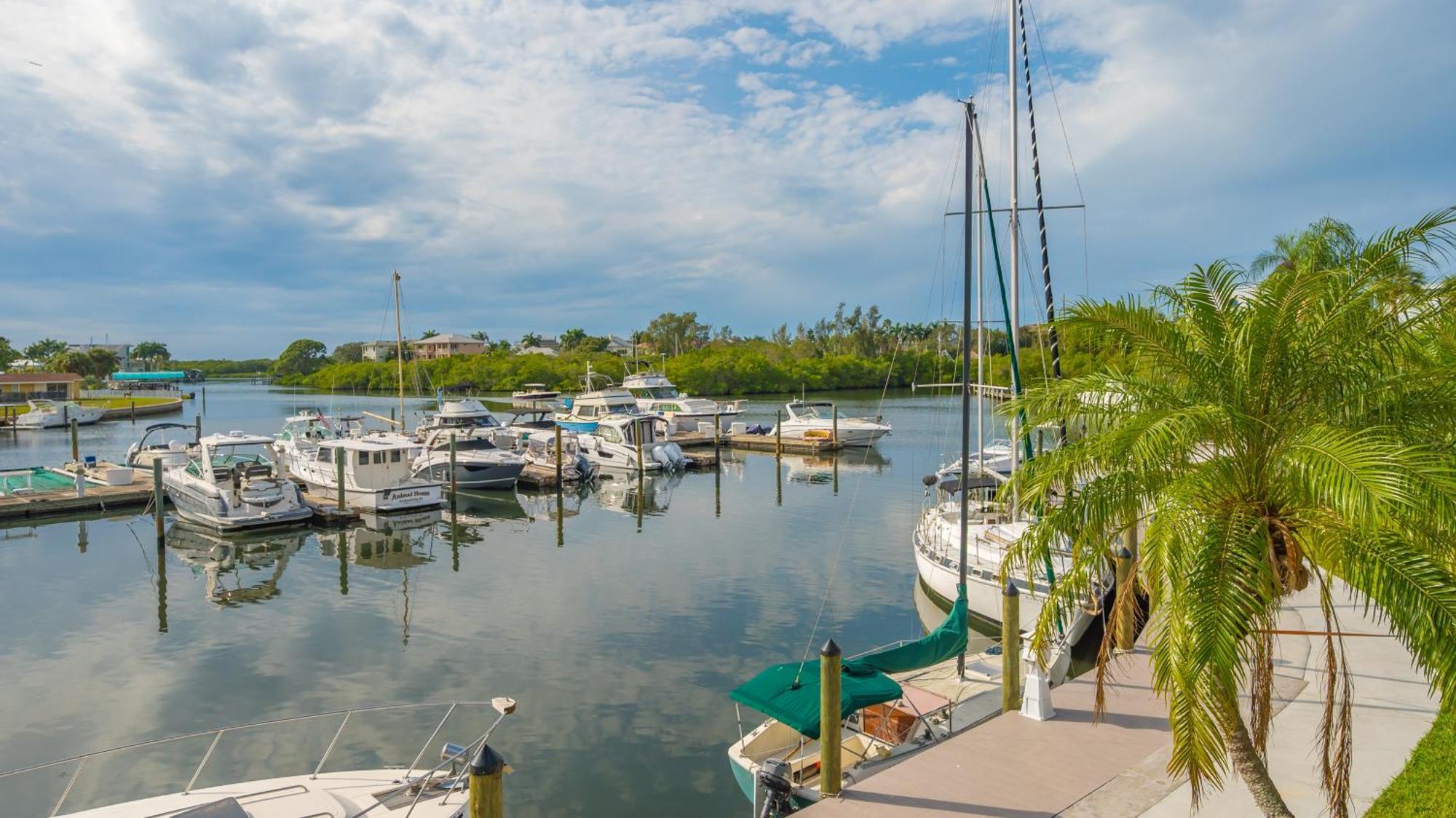 All-New Waterfront With Balcony,Pool,Tiki Bar,Gym Sarasota Exterior photo