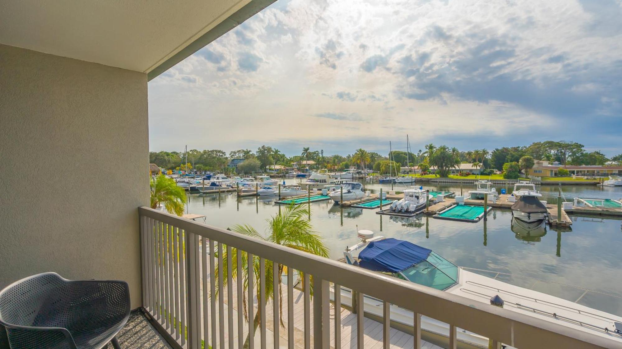 All-New Waterfront With Balcony,Pool,Tiki Bar,Gym Sarasota Exterior photo